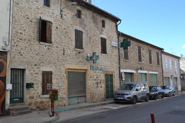 Idéal investiseur batiment 333 m2 avec deux locaux commerciaux