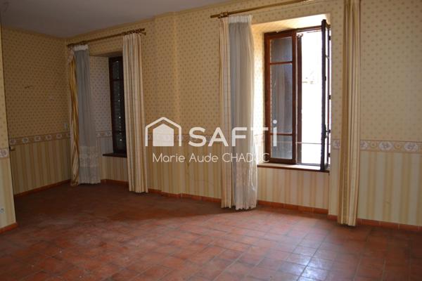 Idéal investiseur batiment 333 m2 avec deux locaux commerciaux