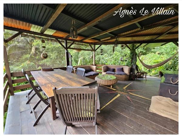 Maison en bois + bungalow autonomes en pleine forêt