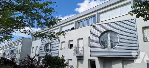 Longchamps

Au 1er étage d'un immeuble de 1994, studio de 18 m² env. comprenant entrée  avec ...