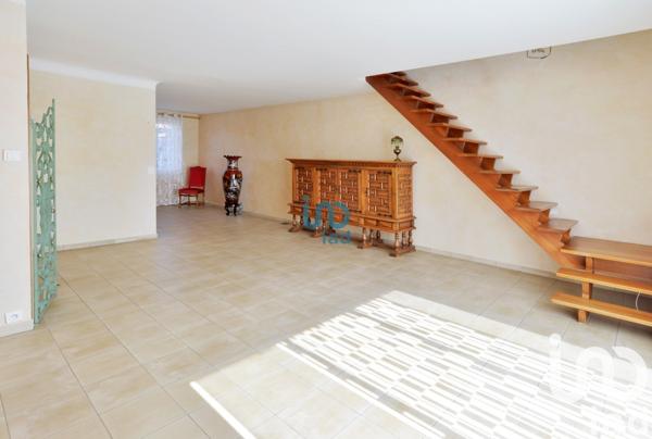 Pavillon 6 pièces de 147 m² à Villecresnes (94440)