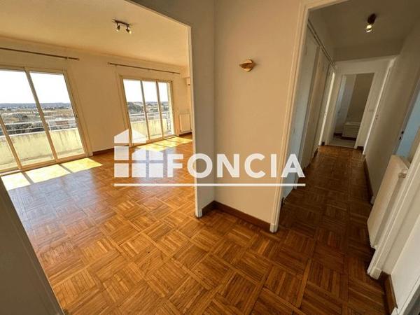 Location Appartement 3 pièces 85 m² - 55 AVENUE JULIEN FABRE Salon De Provence 13300