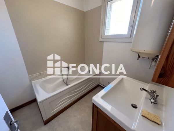 Location Appartement 3 pièces 85 m² - 55 AVENUE JULIEN FABRE Salon De Provence 13300