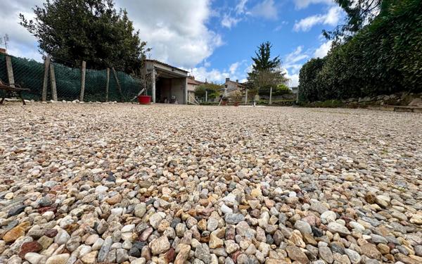 Maison à vendre    5 pièces •  Montmorillon