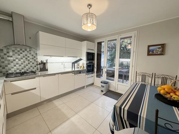 Drancy (93700) Maison 222 m² divisée en 4 logements indépendants