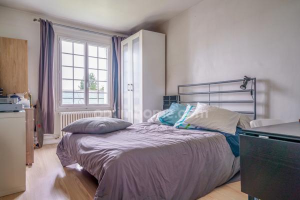 Charmante Maison Familiale à Tours : Espaces, Verdure et Confort Éco-responsable