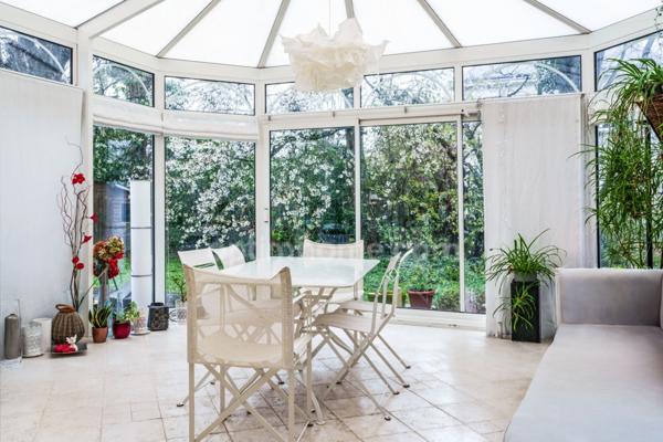 Charmante Maison Familiale à Tours : Espaces, Verdure et Confort Éco-responsable