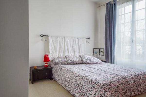 Charmante Maison Familiale à Tours : Espaces, Verdure et Confort Éco-responsable