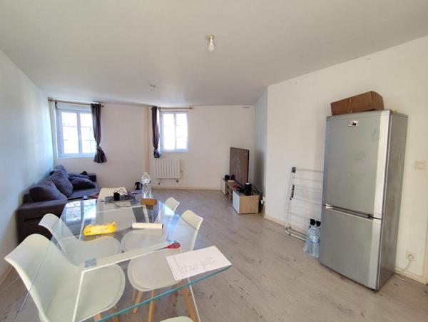 Immeuble avec local commercial et 2 appartements