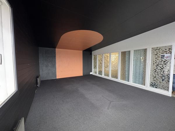 Murs commerciaux
                                                                                                                                                                                                                                                                                                                                                                                                                                            1150  m²