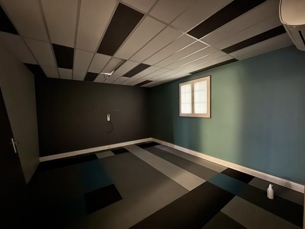 Murs commerciaux
                                                                                                                                                                                                                                                                                                                                                                                                                                            1150  m²