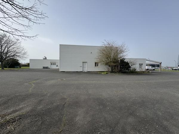 Murs commerciaux
                                                                                                                                                                                                                                                                                                                                                                                                                                            1150  m²