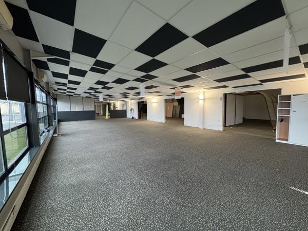 Murs commerciaux
                                                                                                                                                                                                                                                                                                                                                                                                                                            1150  m²