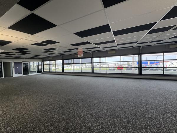 Murs commerciaux
                                                                                                                                                                                                                                                                                                                                                                                                                                            1150  m²
