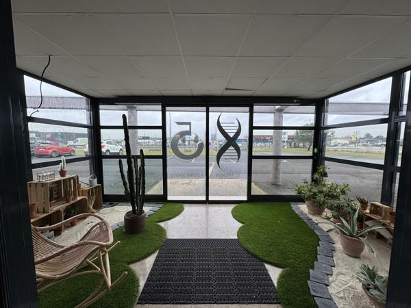 Murs commerciaux
                                                                                                                                                                                                                                                                                                                                                                                                                                            1150  m²