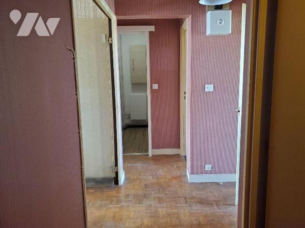 Appartement à vendre à Guéret (23000) en Creuse (23), situé au troisième étage à droite, escali...