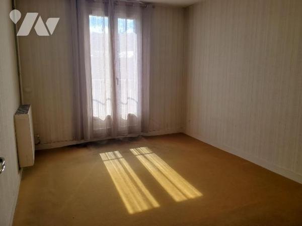 Appartement à vendre à Guéret (23000) en Creuse (23), situé au troisième étage à droite, escali...