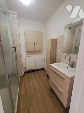 Appartement à vendre à Guéret (23000) en Creuse (23), situé au troisième étage à droite, escali...