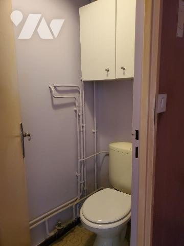 Appartement à vendre à Guéret (23000) en Creuse (23), situé au troisième étage à droite, escali...