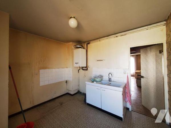 Appartement à vendre à Guéret (23000) en Creuse (23), situé au troisième étage à droite, escali...