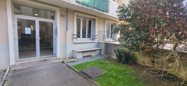Appartement
         3 pièces
        - 59 m²