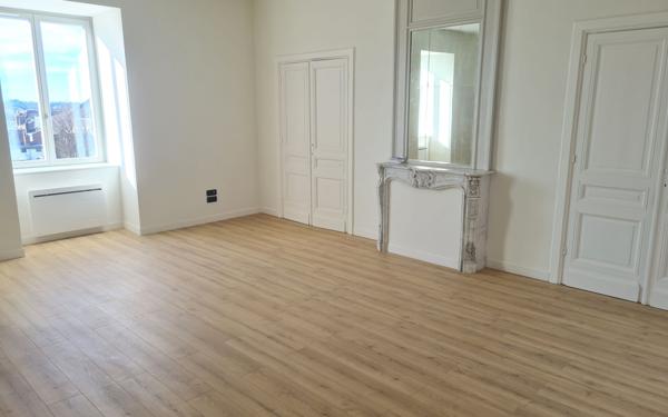 Appartement à louer    3 pièces • 78 m2 Tourcoing