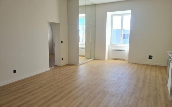 Appartement à louer    3 pièces • 78 m2 Tourcoing