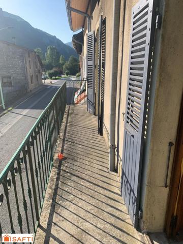 A vendre belle maison de village en pierres.