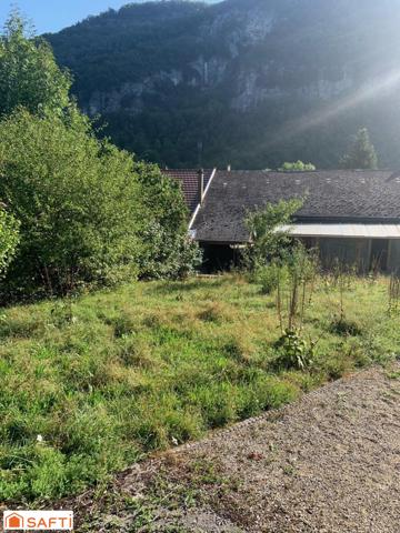 A vendre belle maison de village en pierres.