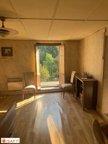 A vendre belle maison de village en pierres.