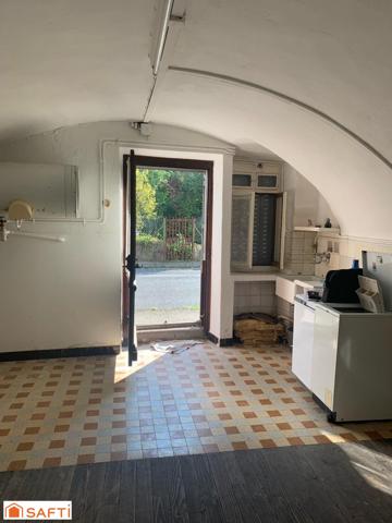 A vendre belle maison de village en pierres.