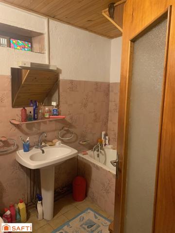 A vendre belle maison de village en pierres.