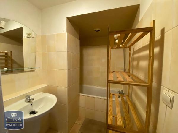 Appartement à louer 2 pièces 45.99m² Sainte-Marie (97438)