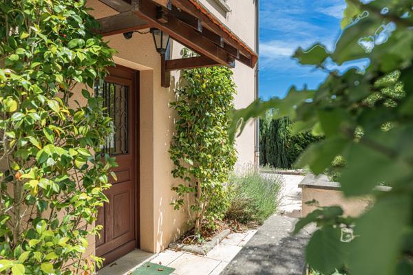 Maison
         4 pièces
        - 100 m² Exclusivité 139 500 € *