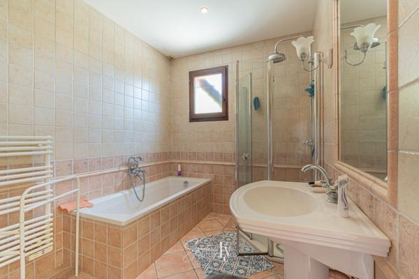 Maison
         4 pièces
        - 100 m² Exclusivité 139 500 € *