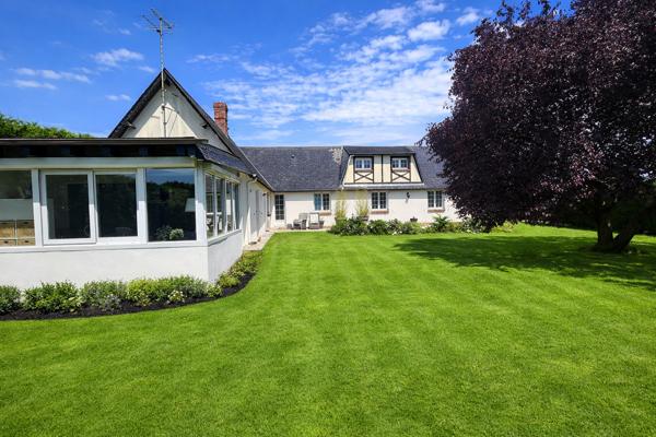 Barentin (76360) propriété au calme avec plus de 6000 m2 de terrain
