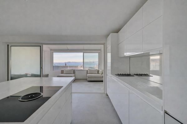 DUPLEX  EN DERNIER ÉTAGE AVEC TERRASSES & VUE MER