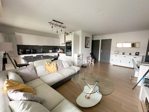 Mandelieu-la-Napoule (06210) Magnifique 4 pièces en plein centre ville de Mandelieu.