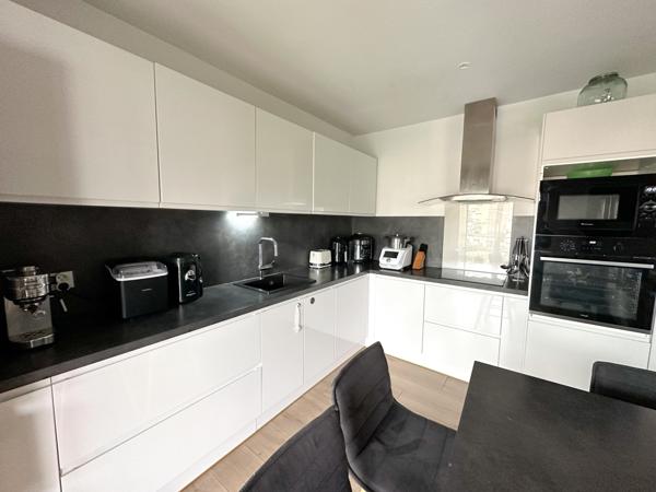 Mandelieu-la-Napoule (06210) Magnifique 4 pièces en plein centre ville de Mandelieu.