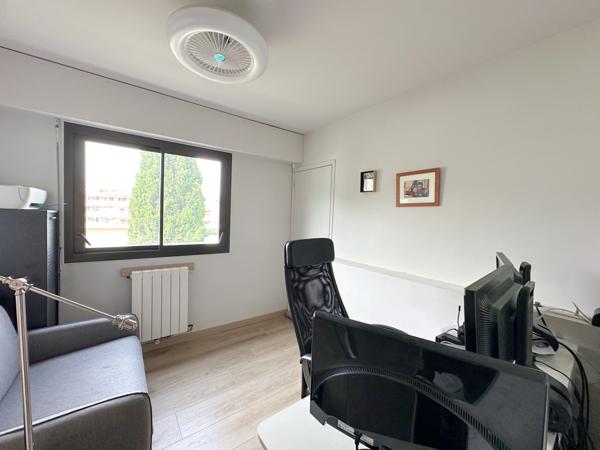 Mandelieu-la-Napoule (06210) Magnifique 4 pièces en plein centre ville de Mandelieu.