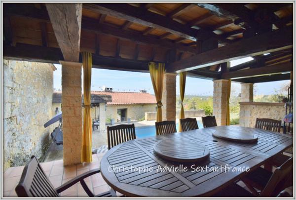 Maison en pierres rénovée, 3 chambres, studio indépendant, piscine, double garage sur 1450 M2