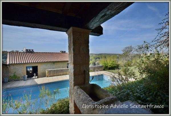 Maison en pierres rénovée, 3 chambres, studio indépendant, piscine, double garage sur 1450 M2