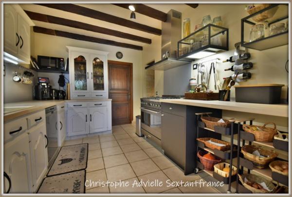 Maison en pierres rénovée, 3 chambres, studio indépendant, piscine, double garage sur 1450 M2