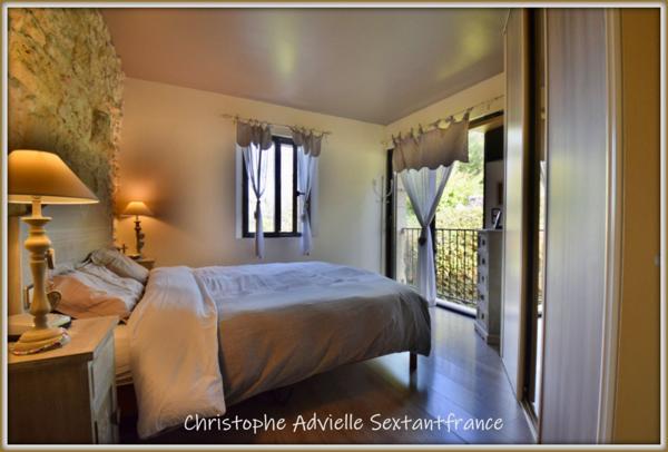 Maison en pierres rénovée, 3 chambres, studio indépendant, piscine, double garage sur 1450 M2