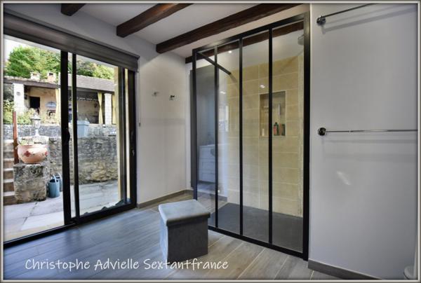 Maison en pierres rénovée, 3 chambres, studio indépendant, piscine, double garage sur 1450 M2