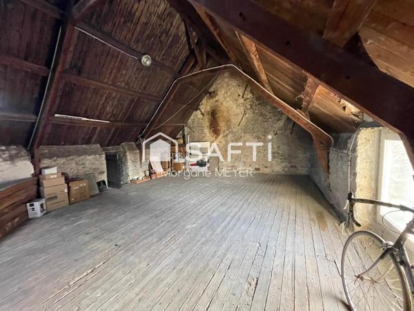 Maison en pierre avec jardin