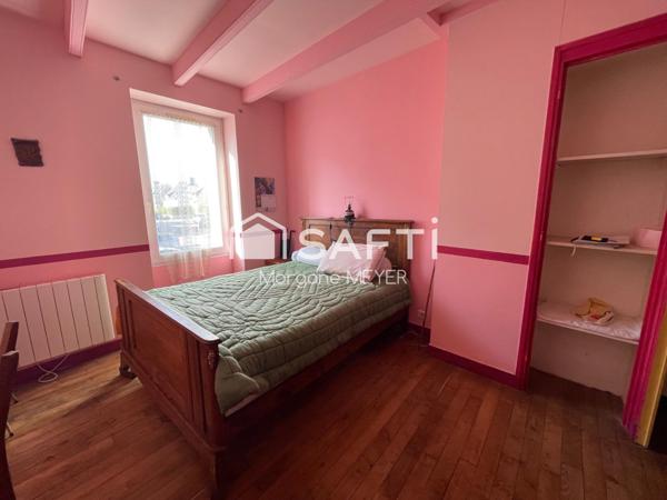 Maison en pierre avec jardin