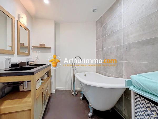 Vente                                                      Maison
                        
                     5 pièces                      155 m2                     à Bourgoin-Jallieu