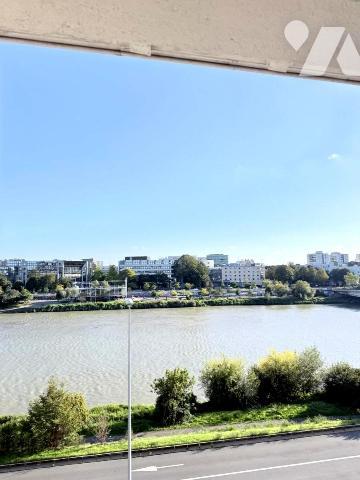 NANTES-QUAI MAGELLAN-STUDIO AVEC VUE SUR LA LOIRE