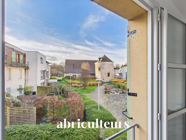 Appartement T3 Traversant Est/Ouest Très jolie Vue Résidence de standing à Survilliers